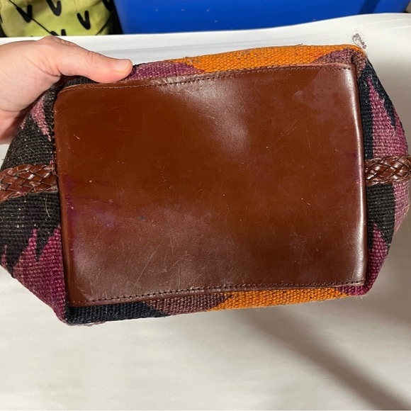 LJ SIMONE ~ Aztec Print Handbag with Leather Straps Drawstring Closure - Picture 5 of 8